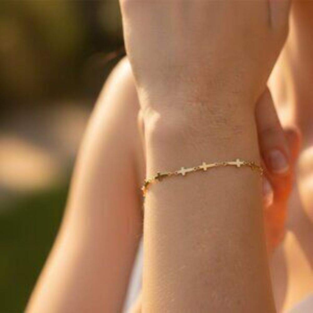 "Elegant & Trendy Bracelet, A Perfect Gift for Women, Thoughtful, EVCH1836